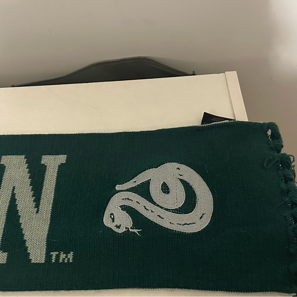 Universal Studios Wizarding World Harry Potter Sl… - image 2